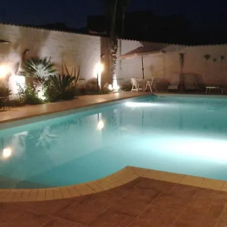 Casa In Con Piscina! Triscina