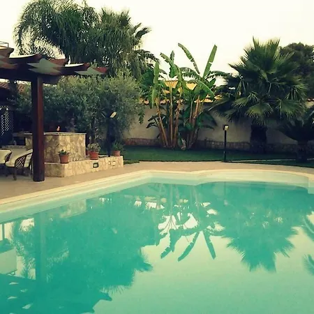 Casa In Con Piscina! Nyaraló Triscina