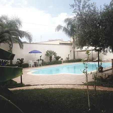 Nyaraló Casa In Con Piscina!